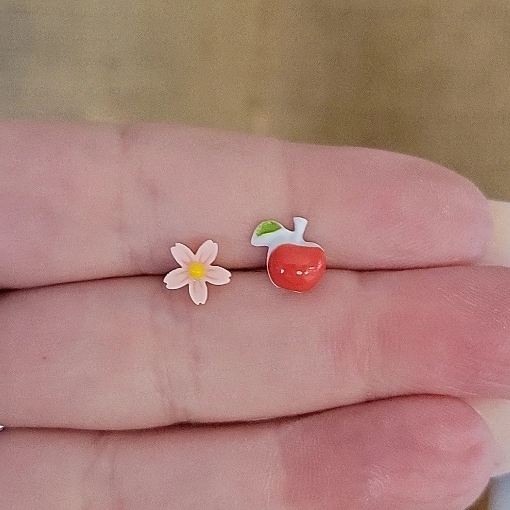APPLE BLOSSOM CERAMIC STUD EARRINGS - Picture 3 of 6